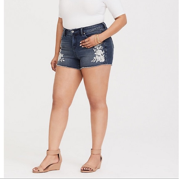 Torrid Embroidered High Rise Shorts Size 12 - Picture 2 of 7